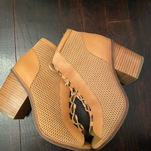 Aldo tan shoes
